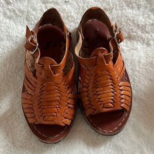 Baby leather sandals.